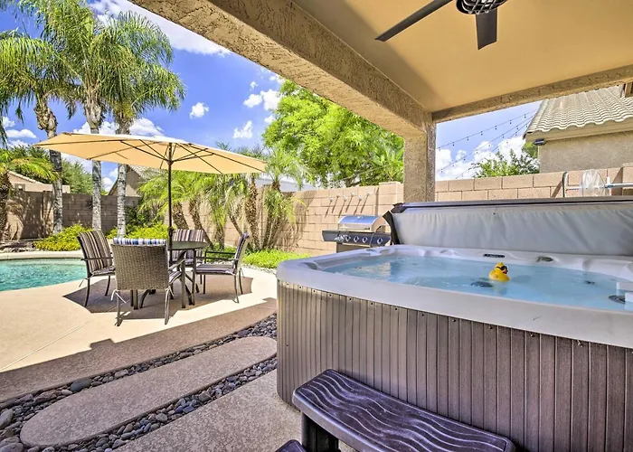 Pool, Hot Tub & Patio: Oasis Desert Getaway Mesa