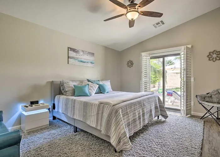 Pool, Hot Tub & Patio: Oasis Desert Getaway Holiday home *