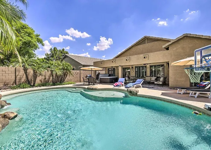 Pool, Hot Tub & Patio: Oasis Desert Getaway *