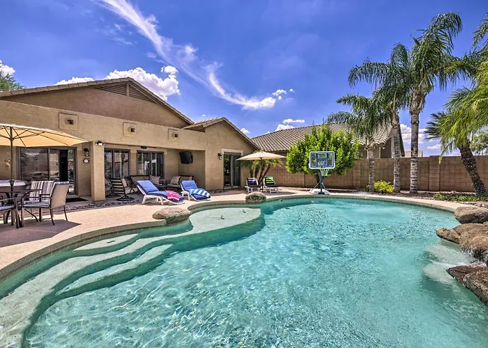 Pool, Hot Tub & Patio: Oasis Desert Getaway *