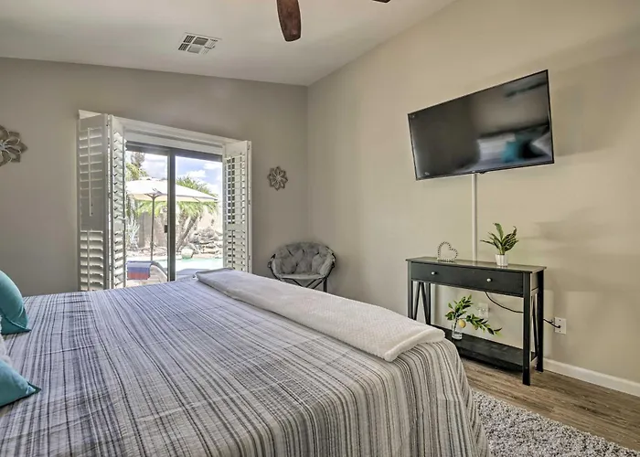 Pool, Hot Tub & Patio: Oasis Desert Getaway