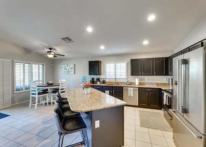 Holiday home Pool, Hot Tub & Patio: Oasis Desert Getaway
