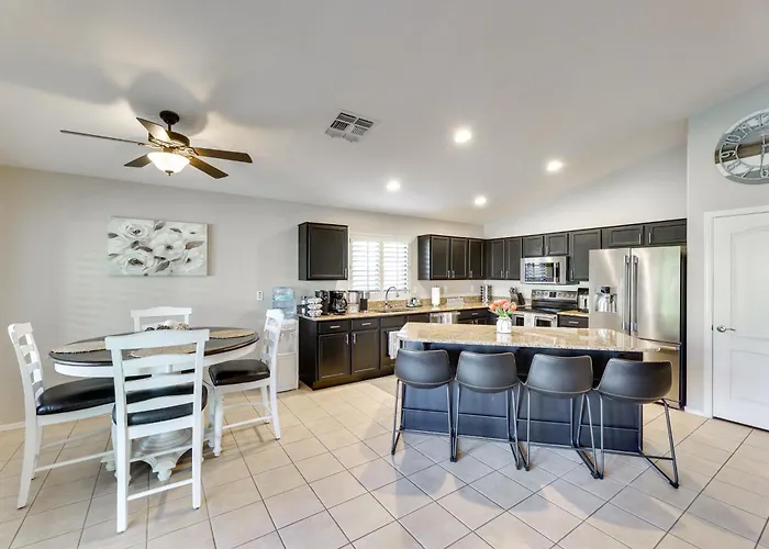 Holiday home Pool, Hot Tub & Patio: Oasis Desert Getaway